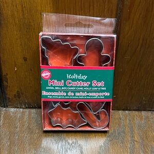 Wilton Holiday Mini Cutter Set - Red and Silver